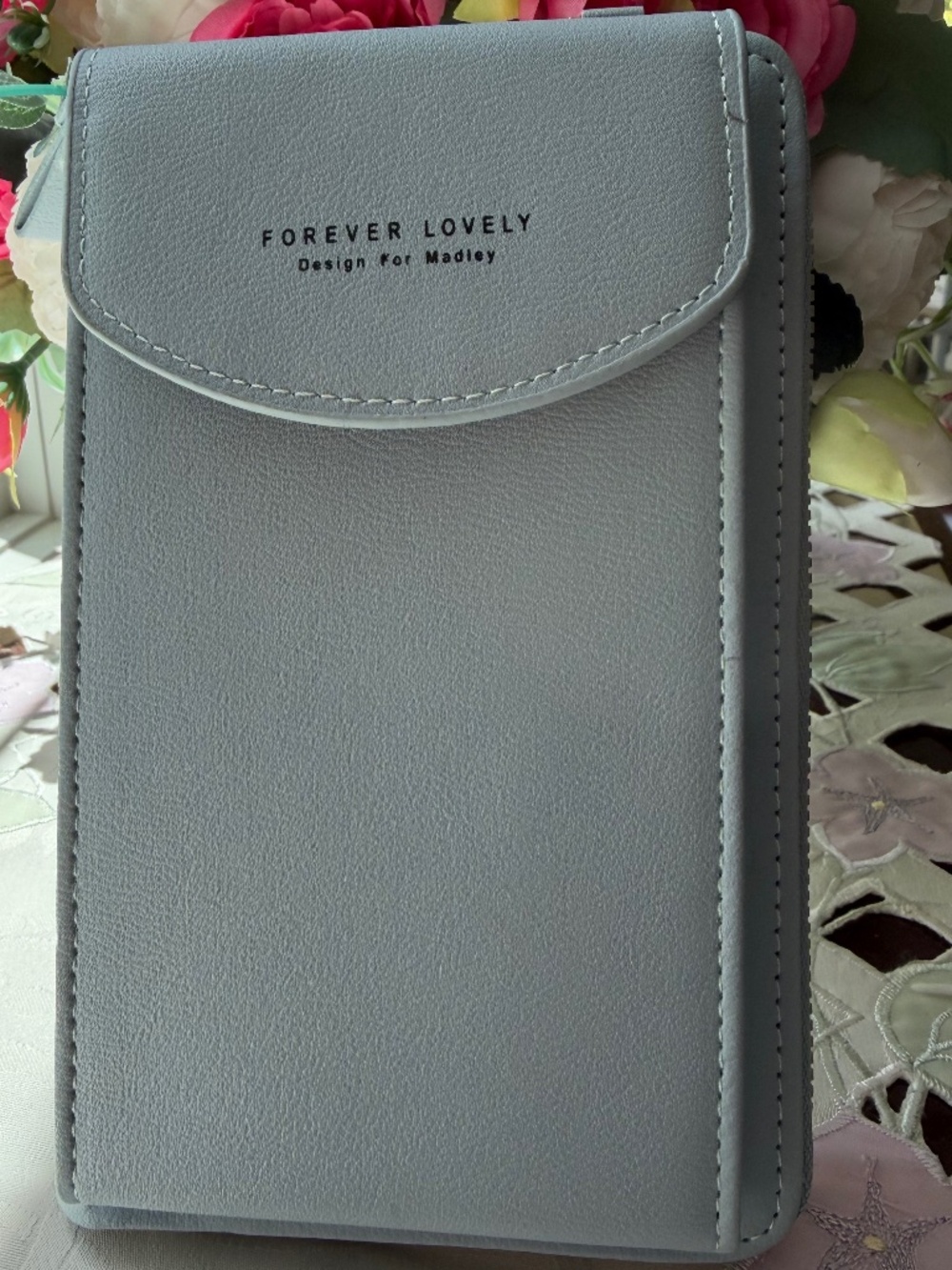 NWOT Forever Lovely Madley Crossbody Cell Phone Wallet Purse